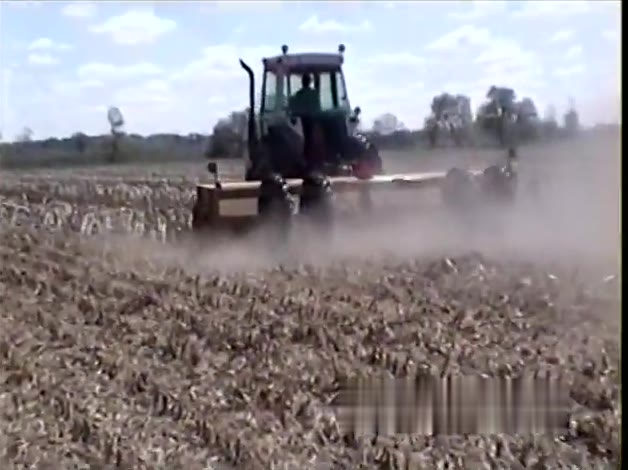 Center-Drive Shredder working corn residue