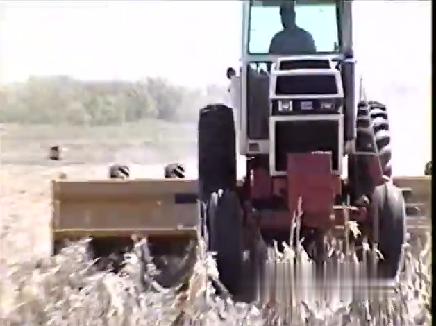 Center-Drive Shredder head on behind the tractor